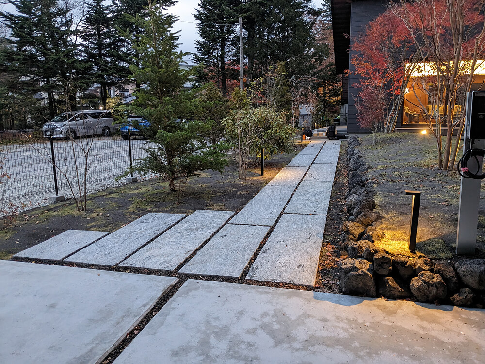 軽井沢の自然に溶け込む、森をイメージしたハイエンド・エクステリア